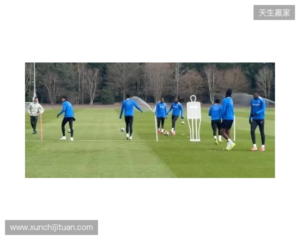 跟队：埃斯特旺参加了切尔西的公开训练，里斯、约恩森缺席