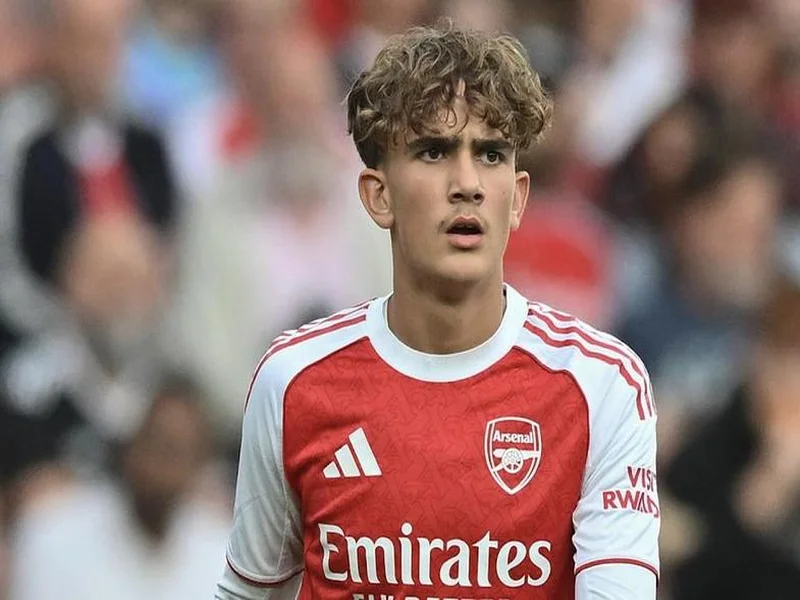 16岁66天，道曼成为阿森纳队史足总杯最年轻的出场球员